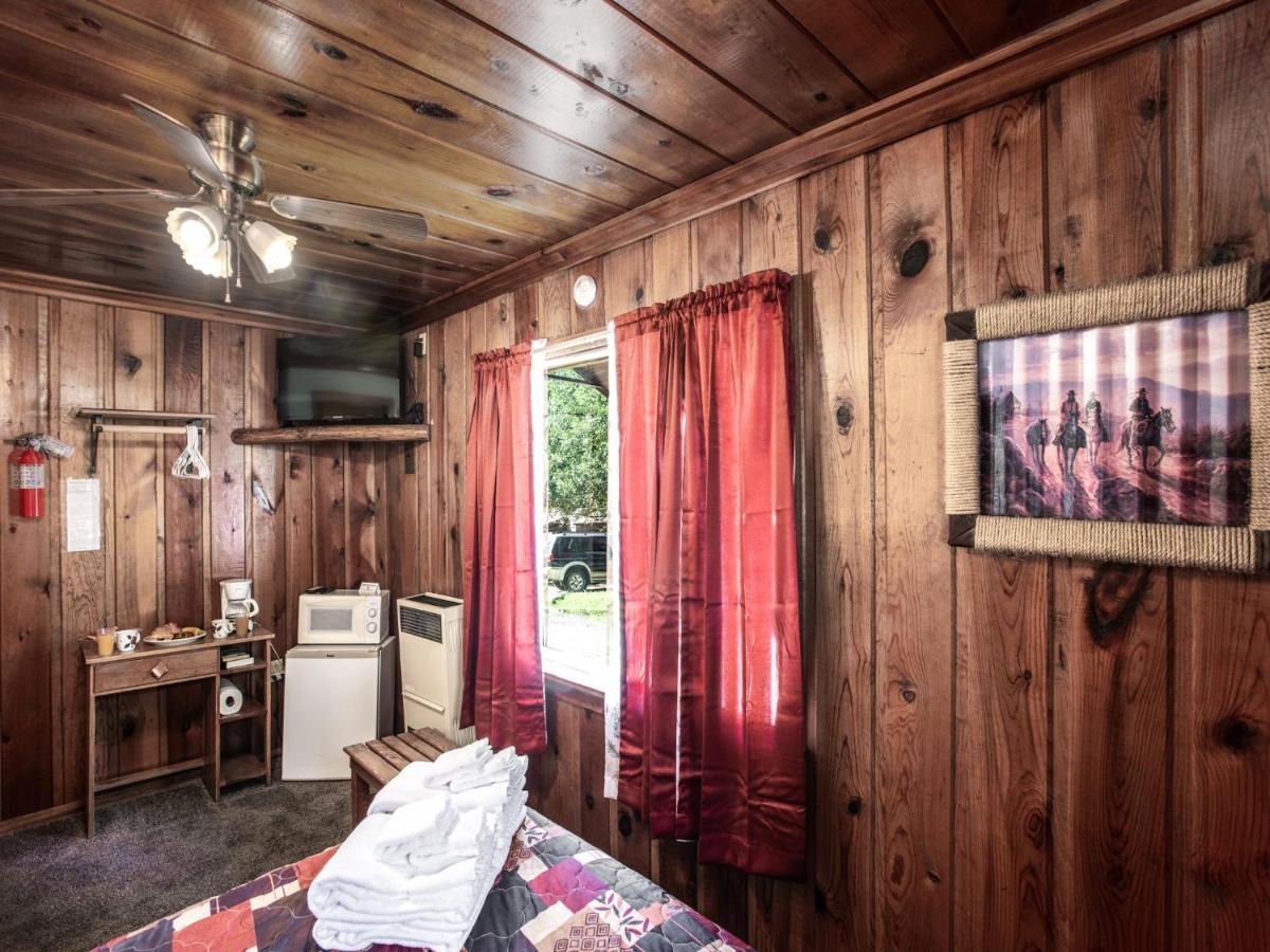Apache Village Cabinette 11, Queen Bed, Midtown, Sleeps 2 Руидозо Экстерьер фото